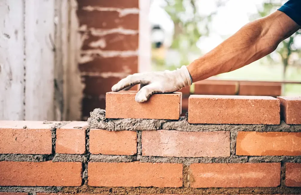 خطوات تشطيب شقة على الطوب الأحمر 2026